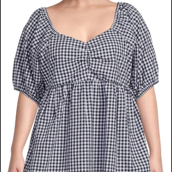 Plus Size Gingham Woven Top - Picture 7 of 8
